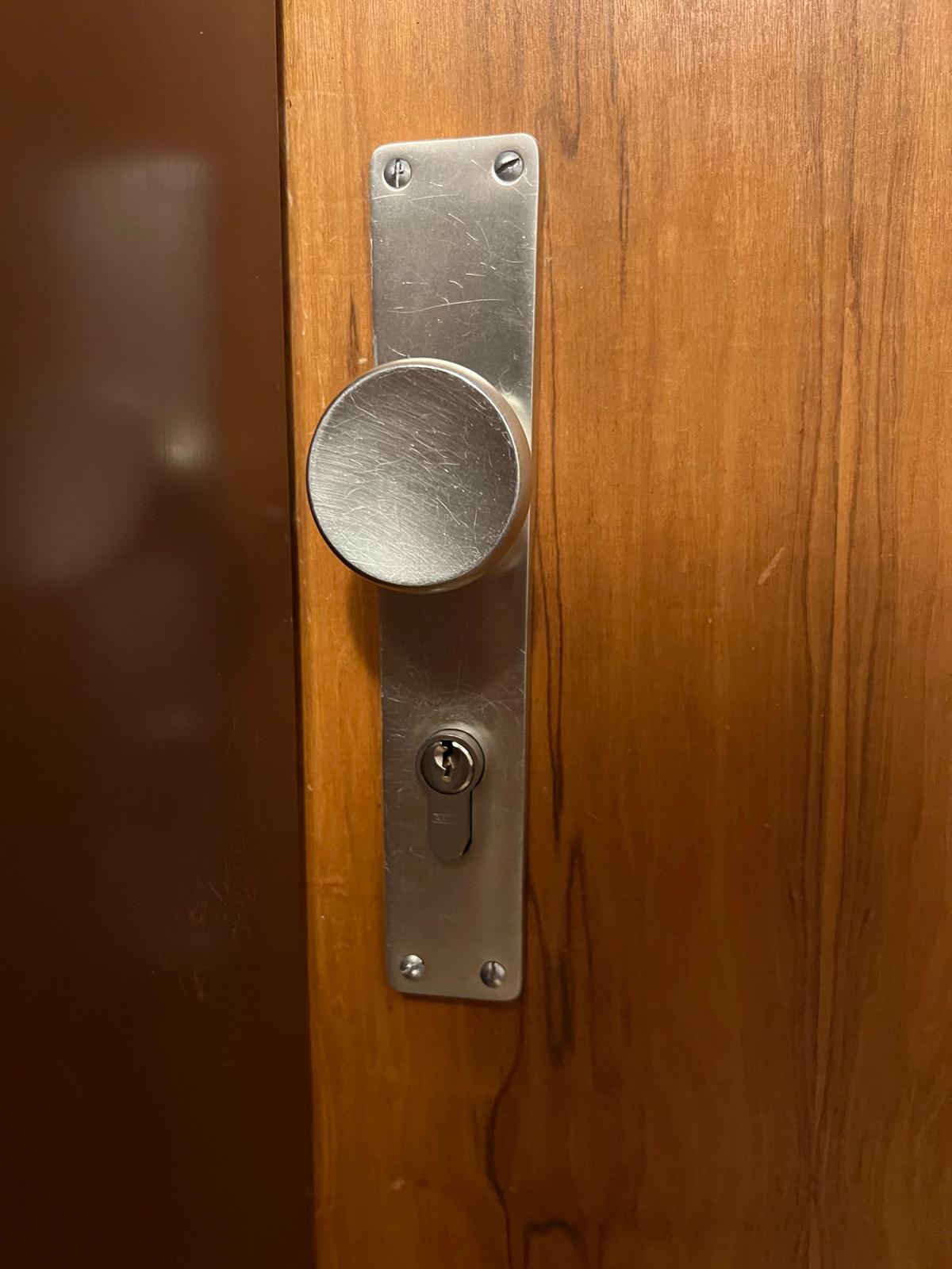 door lock fixed after image